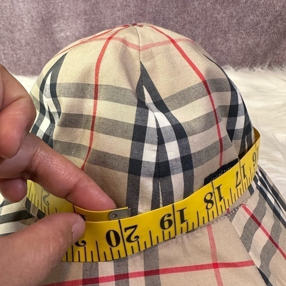 BURBERRY kids reversible classic plaid hat - Picture 5 of 9